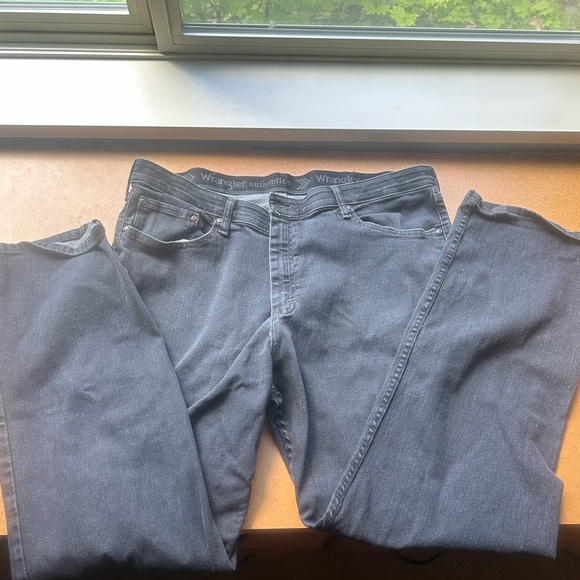 Wrangler Comfort Flex Waist Relaxed Fit Jeans 38x32 - Picture 4 of 4